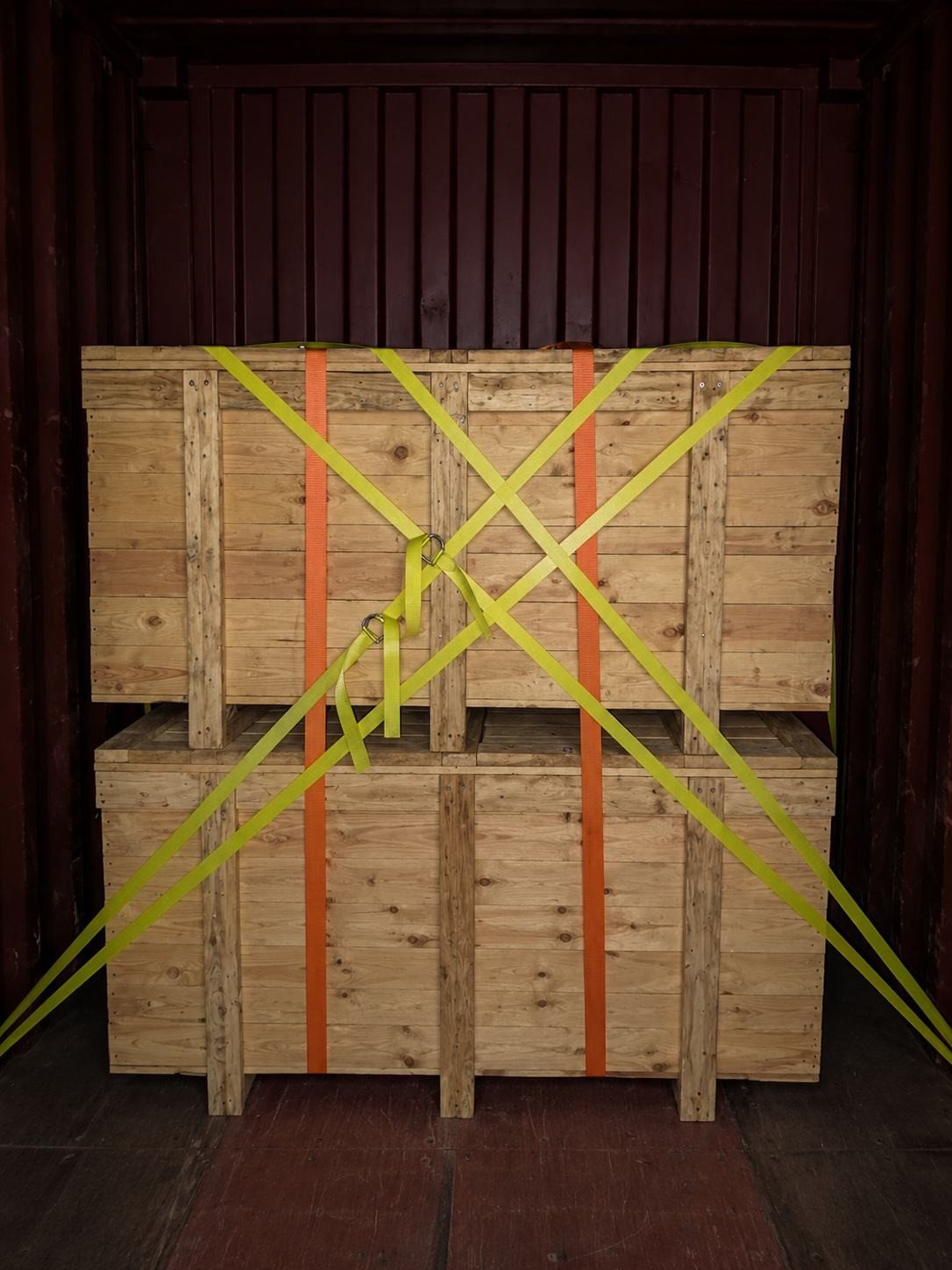 Lab instruments and fragile packing